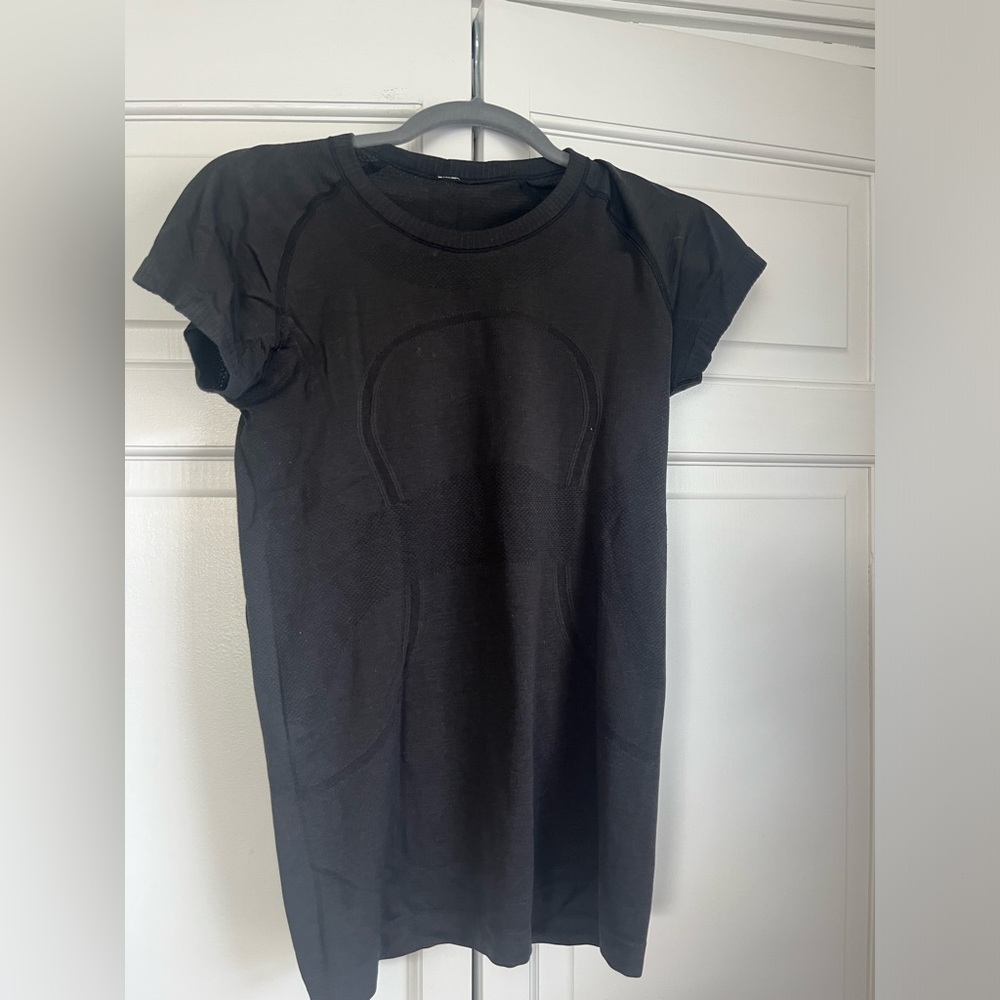 Lululemon short sleeve shirt